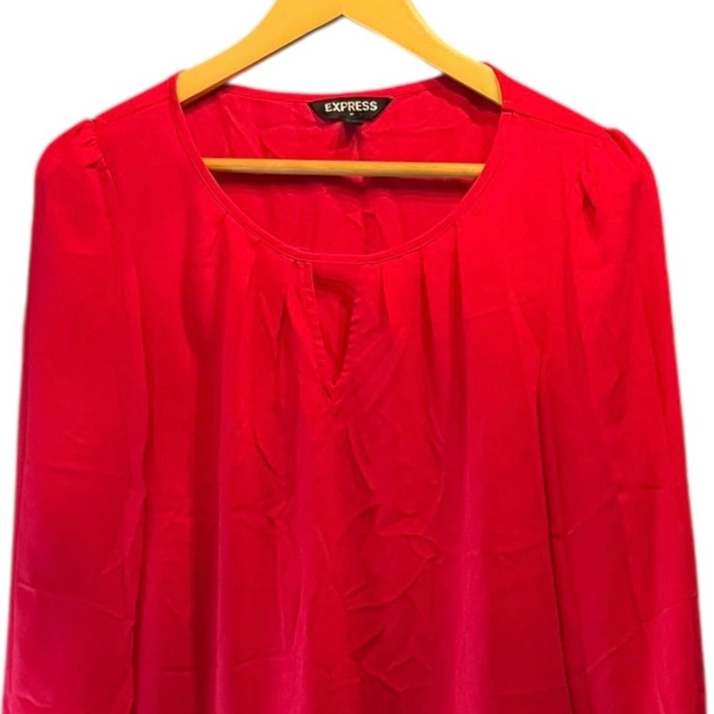 Express. Women's Raspberry Keyhole Blouse. Size Small. - Picture 2 of 8